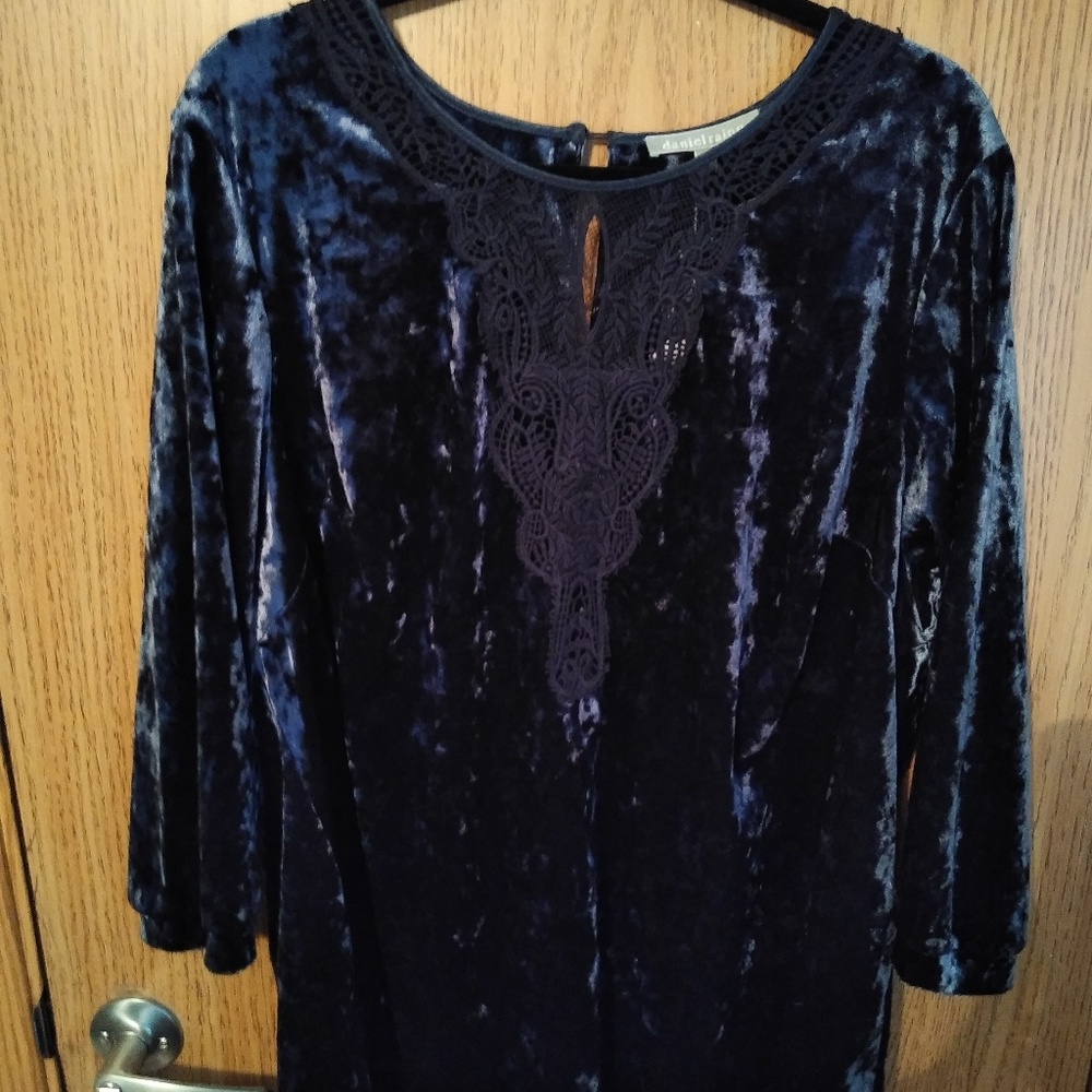 Daniel Rainn crushed velvet top